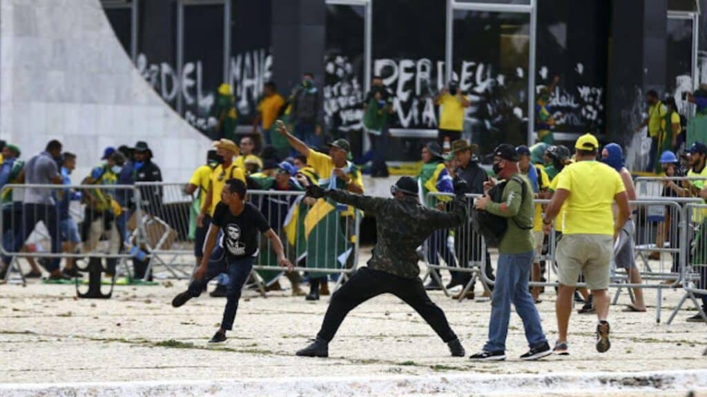 O Cenário Político Brasileiro 2 O Cenário Político Brasileiro